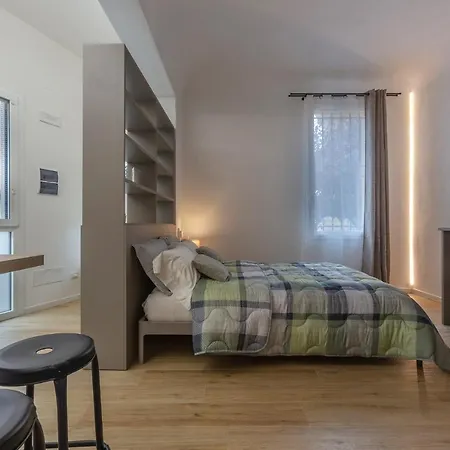 Guesthost - Casa Melo Mini House Apartment Bologna